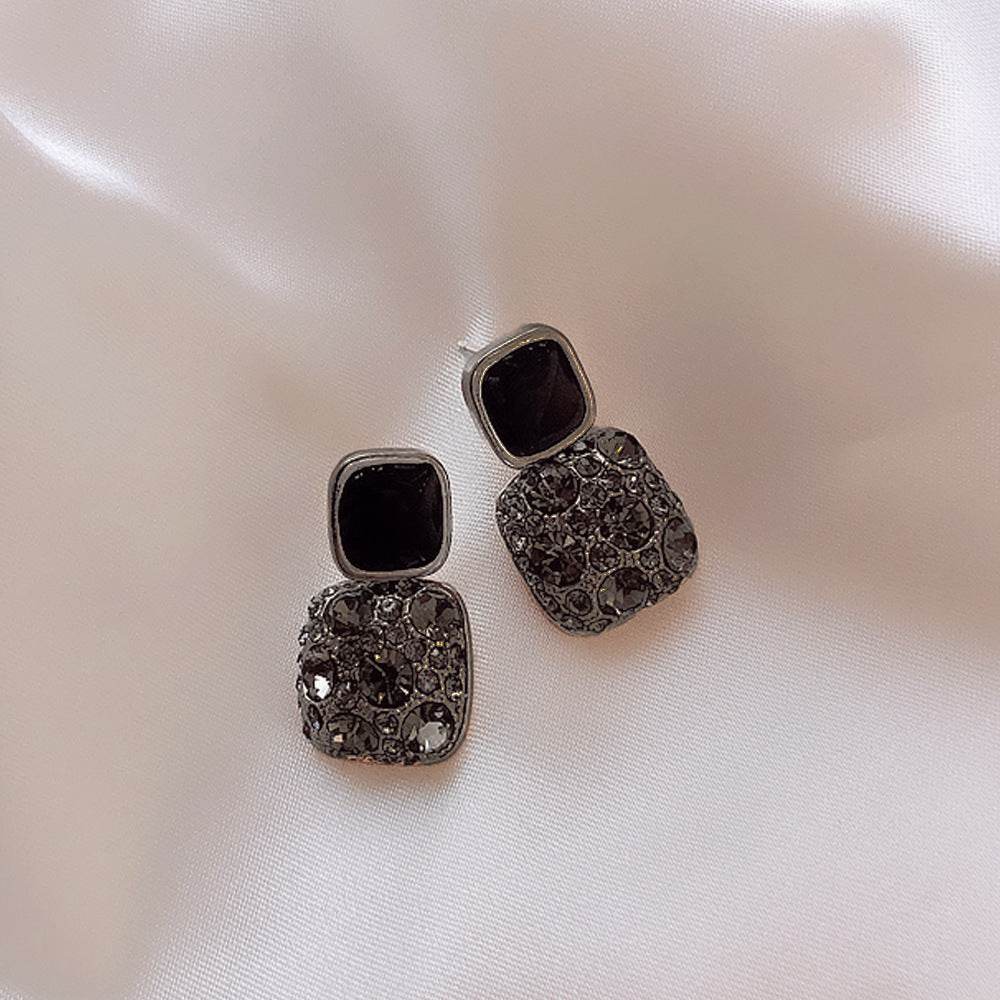 Black Rhinestone Cube Earrings Ins Fashion Temperament Geometric Earrings 400ef8b0-1a54-444c-8f18-eb8e2c1239f1 Accessories