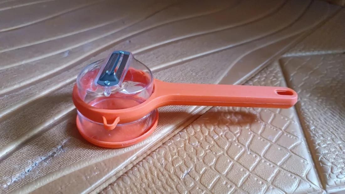 Peeler With Storage Box 5820442674