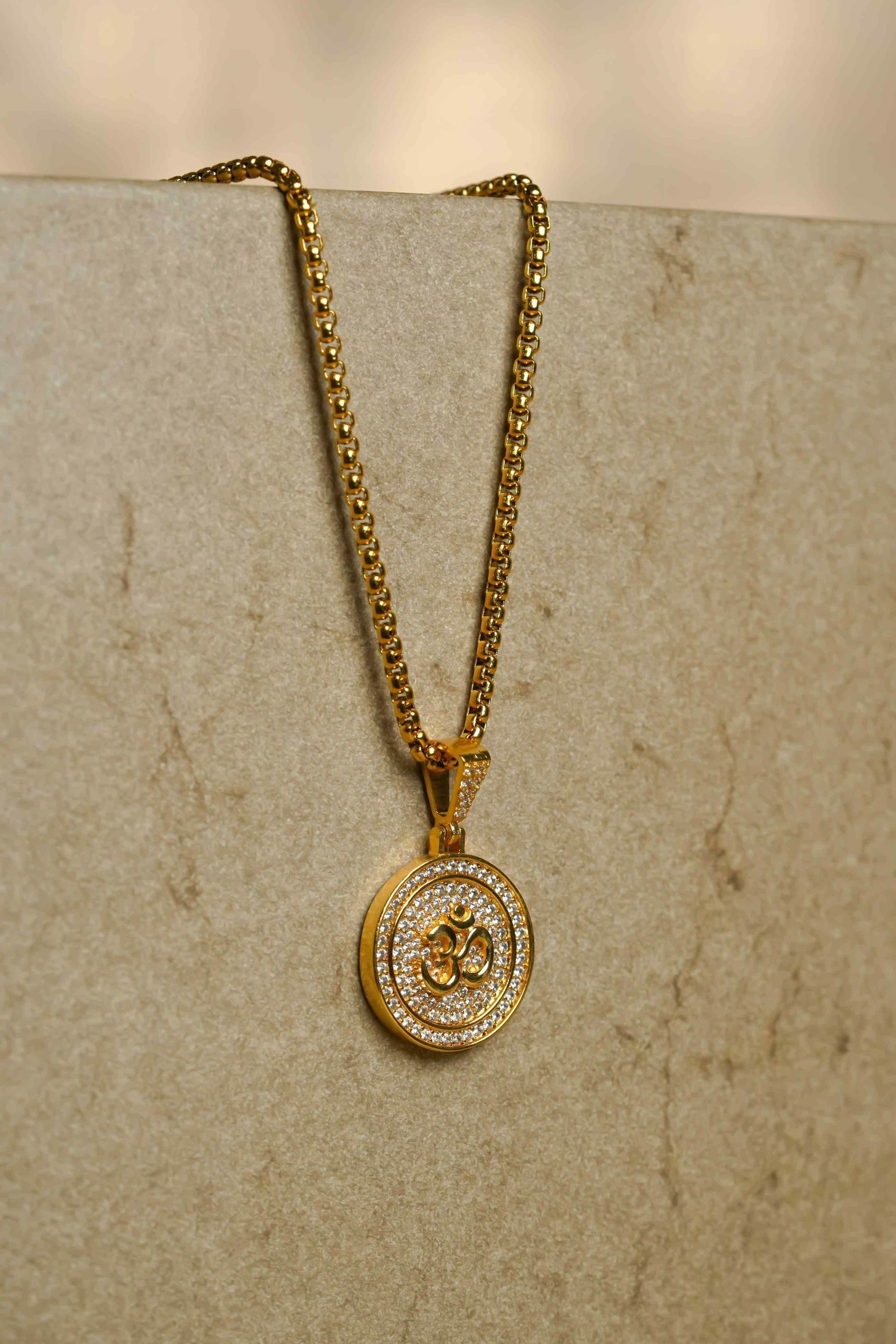 Om Symbol Pendant Jewelry with Sparkling Details ksqrf7-20-om-symbol-pendant-jewelry-gold-chain